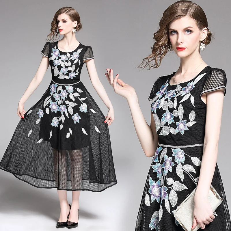New Style Crew Neck Cap Sleeve Machine Embroidery Waist Hugging Big Hemline Mid-length Grid Dress
New Style Crew Neck Cap Sleeve Machine Embroidery Waist Hugging Big Hemline Mid-length Grid Dress
