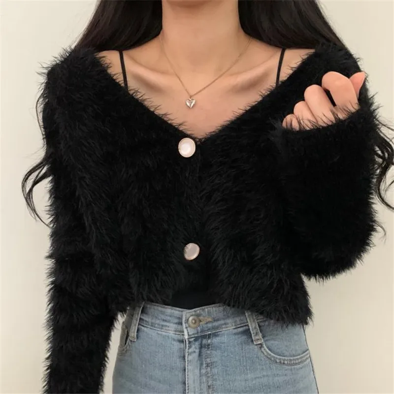 V-neck Simple Solid Stiched Pullovers for Ladies Elegant Pearl Button Mohair Simple Sweater Cardigans Short All-match Coat 2020
V-neck Simple Solid Stiched Pullovers for Ladies Elegant Pearl Button Mohair Simple Sweater Cardigans Short All-match Coat 2020