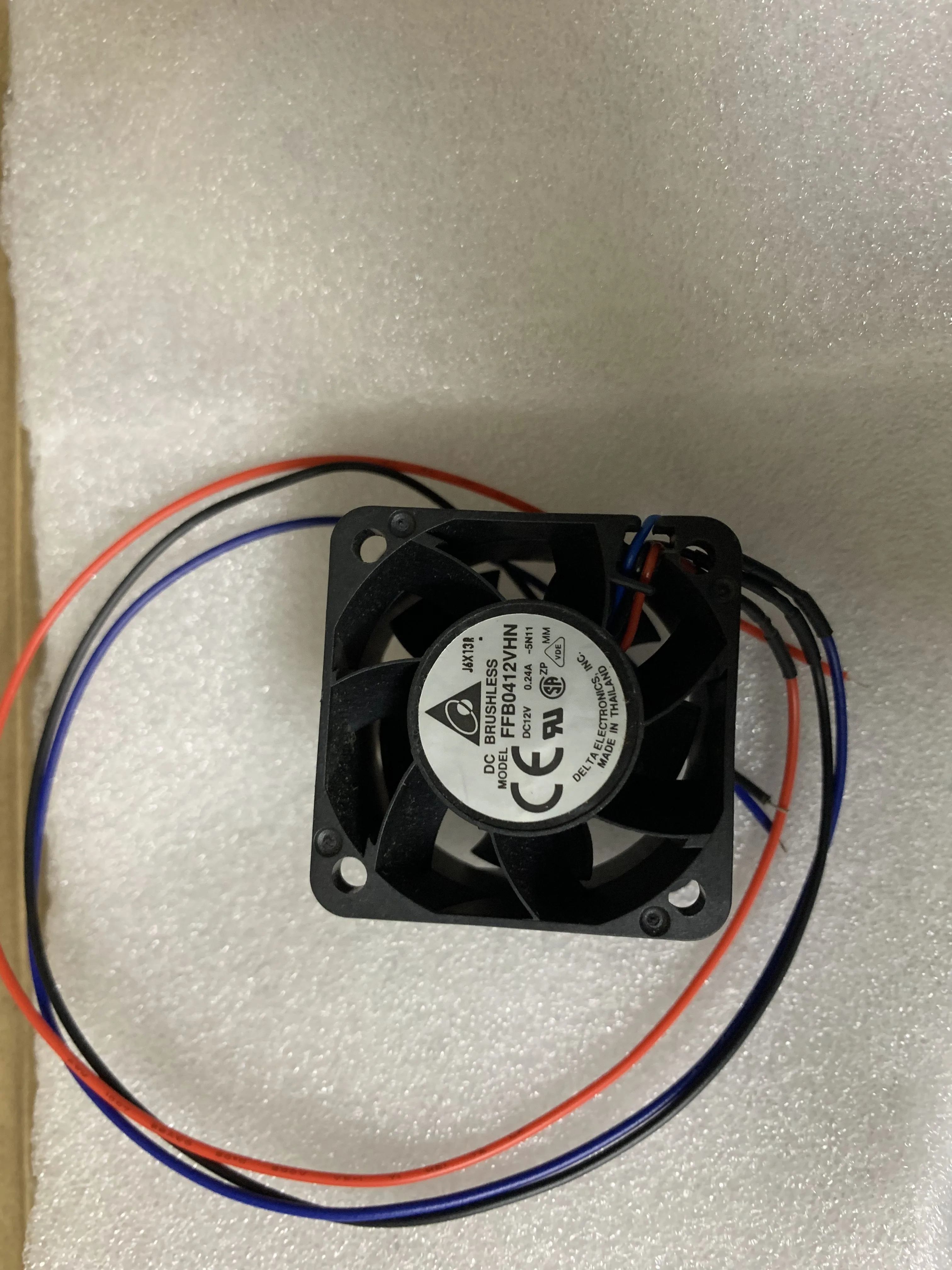 1pc fan new FFB0412VHN -BR00-F00 FFB0412HHN-R00 -BF00 -E015 DELTA Бесплатная доставка | Безопасность и защита
