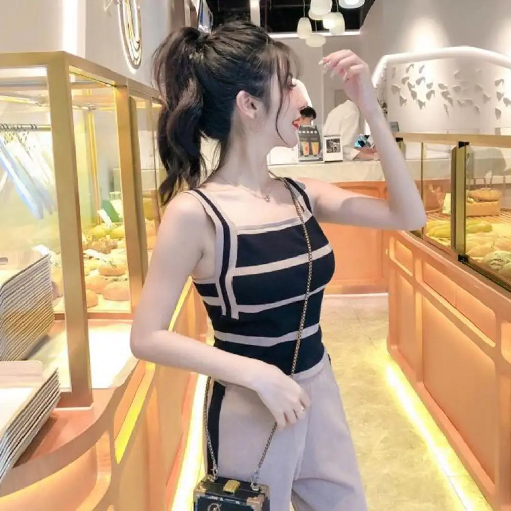 Женский трикотажный топ на бретельках, небольшой бесшовный топ в полоску 
Женский трикотажный топ на бретельках, небольшой бесшовный топ в полоску