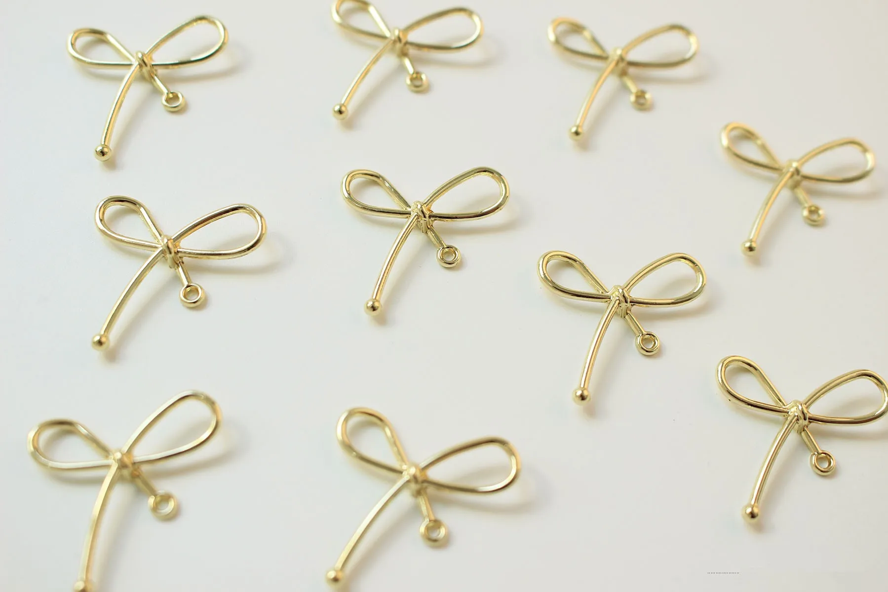 Newest 50pcs/lot 22mm cartoon bow/bowknot shape copper floating locket charms diy jewelry earring accessory
Newest 50pcs/lot 22mm cartoon bow/bowknot shape copper floating locket charms diy jewelry earring accessory