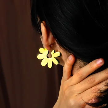 Baoyan Trendy 18K Gold Metal Flower Earrings Fashion Stainless Steel Geometry Waterdrop Drop Earrings Party Jewelry For Women 
Baoyan Trendy 18K Gold Metal Flower Earrings Fashion Stainless Steel Geometry Waterdrop Drop Earrings Party Jewelry For Women