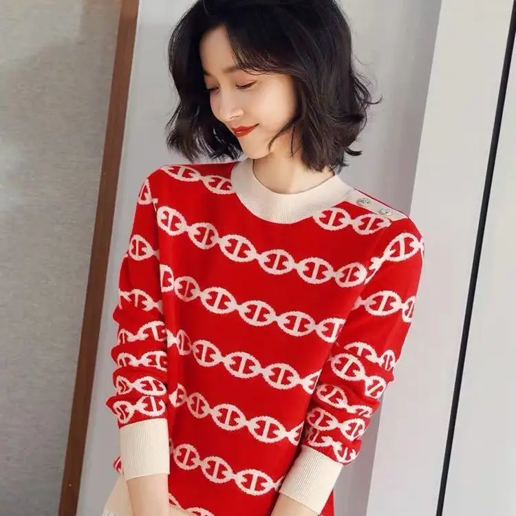New fashion style of fall / winter 2020 color block shoulder metal button crew neck versatile long sleeve T-shirt
New fashion style of fall / winter 2020 color block shoulder metal button crew neck versatile long sleeve T-shirt