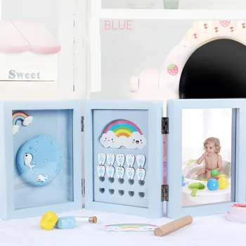 3d Hand and Foot Footprint Creative Baby Souvenir Hair Box of Deciduous Tooth Multi-functional Pose Frame Gifts for Children 
3d Hand and Foot Footprint Creative Baby Souvenir Hair Box of Deciduous Tooth Multi-functional Pose Frame Gifts for Children