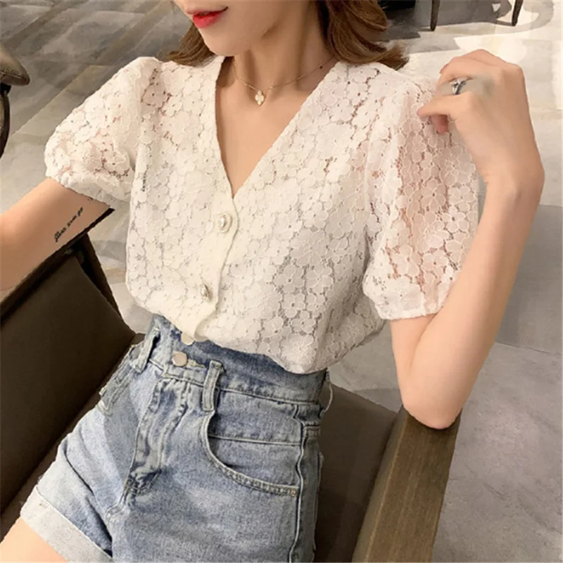 Small pure and fresh V-neck flower hollow out pure color short-sleeved unlined upper garment female Summer Korean version of a g
Small pure and fresh V-neck flower hollow out pure color short-sleeved unlined upper garment female Summer Korean version of a g