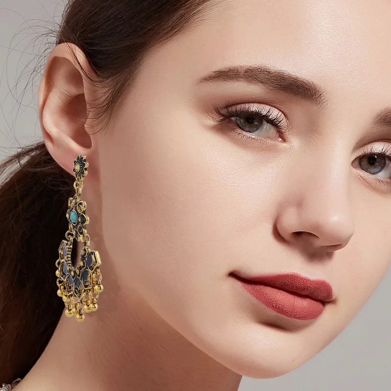 New bohemian wind retro wisp empty flower honeycomb alloy earrings flower basket button earrings
New bohemian wind retro wisp empty flower honeycomb alloy earrings flower basket button earrings