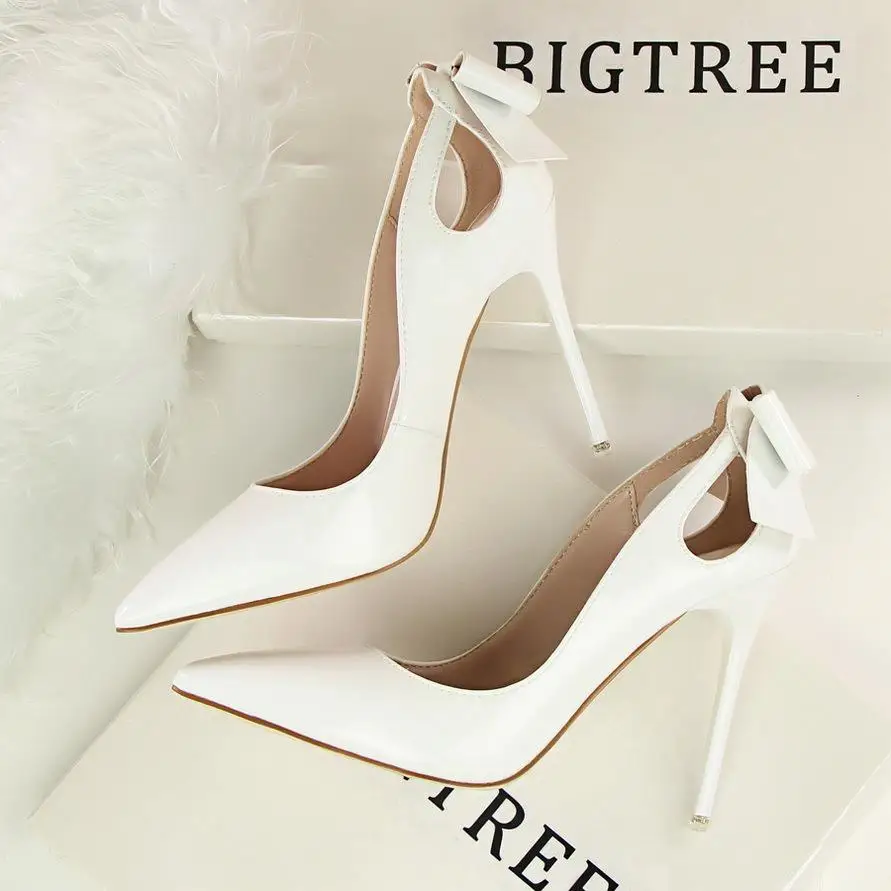 Korean Sexy Slim High Heels Women's Thin High Heels Shallow Mouth Pointed Patent Leather Hollowed Out Bow Single Shoes Fashion
Korean Sexy Slim High Heels Women's Thin High Heels Shallow Mouth Pointed Patent Leather Hollowed Out Bow Single Shoes Fashion
