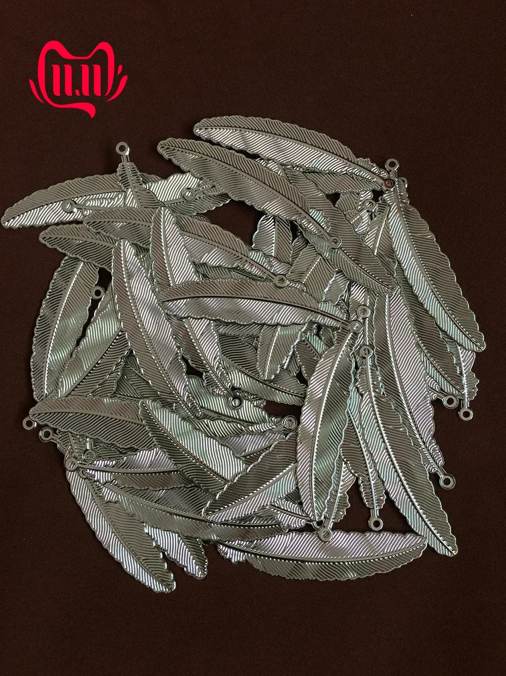 Silver Plating 3mm Aperture Feather Front and Back Double 50 / Bag Wholesale Lots Bulk
Silver Plating 3mm Aperture Feather Front and Back Double 50 / Bag Wholesale Lots Bulk