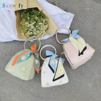 Korean Version of the Personality Bow Hand zong zi bao Female Tide 2020 New Spring Wild Daisy Shoulder Bag
Korean Version of the Personality Bow Hand zong zi bao Female Tide 2020 New Spring Wild Daisy Shoulder Bag