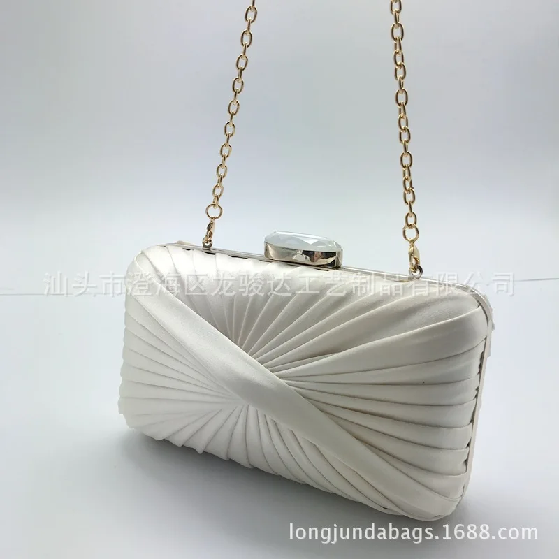 European Style Wind Gemstone Buckle Imitated Silk Fabric Pleated Decoration Evening Bag Clutch Shoulder Bag Marriage Bag WOMEN'S
European Style Wind Gemstone Buckle Imitated Silk Fabric Pleated Decoration Evening Bag Clutch Shoulder Bag Marriage Bag WOMEN'S