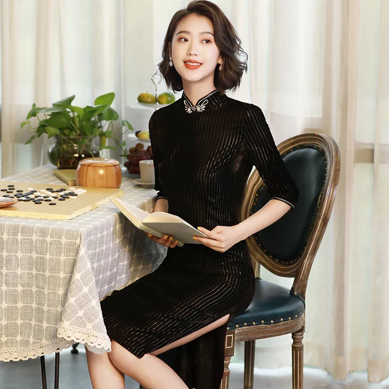 New Spring Women Velet Seven-point Sleeve Black Retro Dignified Atmospheric Velvet Ladies Dress Temperament Cheongsam Dresses
New Spring Women Velet Seven-point Sleeve Black Retro Dignified Atmospheric Velvet Ladies Dress Temperament Cheongsam Dresses