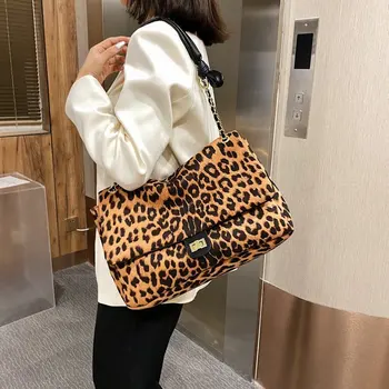 Leopard Shoulder Bag for Women 2020 Large Capacity Zebra Strips Handbags Designer Luxurious PU Leather Female Bags Classic Sac
Leopard Shoulder Bag for Women 2020 Large Capacity Zebra Strips Handbags Designer Luxurious PU Leather Female Bags Classic Sac