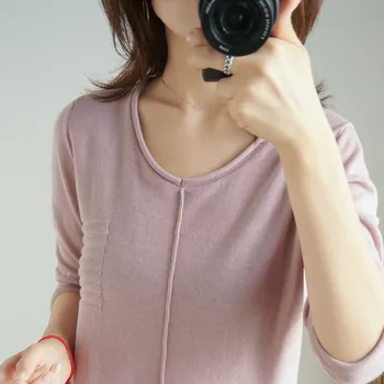 V-neck knitted solid color long-sleeved women's spring and autumn new loose loose-fitting thin coat casual bottoming shirt
V-neck knitted solid color long-sleeved women's spring and autumn new loose loose-fitting thin coat casual bottoming shirt