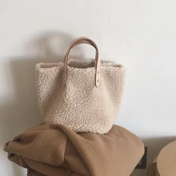 New Korea Stlye Women Handbag Large Capacity Winter New Soft Wool Plush Woman Bags Ladies Totes Shopping Bag Feminine
New Korea Stlye Women Handbag Large Capacity Winter New Soft Wool Plush Woman Bags Ladies Totes Shopping Bag Feminine