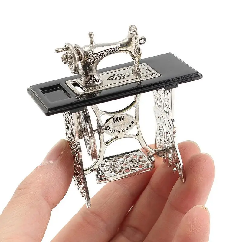 AUGKUN Miniatura Toys Vintage Mini Sewing Machine Furniture Toys Gifts For 1/12 Doll House Decor Retro Children Toys Accessories
AUGKUN Miniatura Toys Vintage Mini Sewing Machine Furniture Toys Gifts For 1/12 Doll House Decor Retro Children Toys Accessories