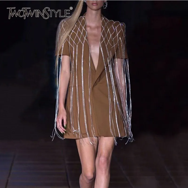 TWOTWINSTYLE Tassel Patchwork Short Sleeve Blazer Coat Female Lapel Collar Oversized Suits Women Summer 2019 Fashion Casual
TWOTWINSTYLE Tassel Patchwork Short Sleeve Blazer Coat Female Lapel Collar Oversized Suits Women Summer 2019 Fashion Casual