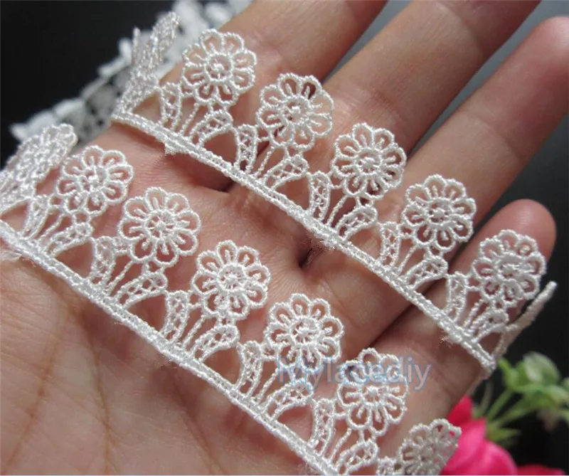5 yards 20mm Soluble Polyester Small Flowers Embroidered Lace Trim Ribbon Fabric Handmade DIY Sewing Supplies Craft Decoration
5 yards 20mm Soluble Polyester Small Flowers Embroidered Lace Trim Ribbon Fabric Handmade DIY Sewing Supplies Craft Decoration