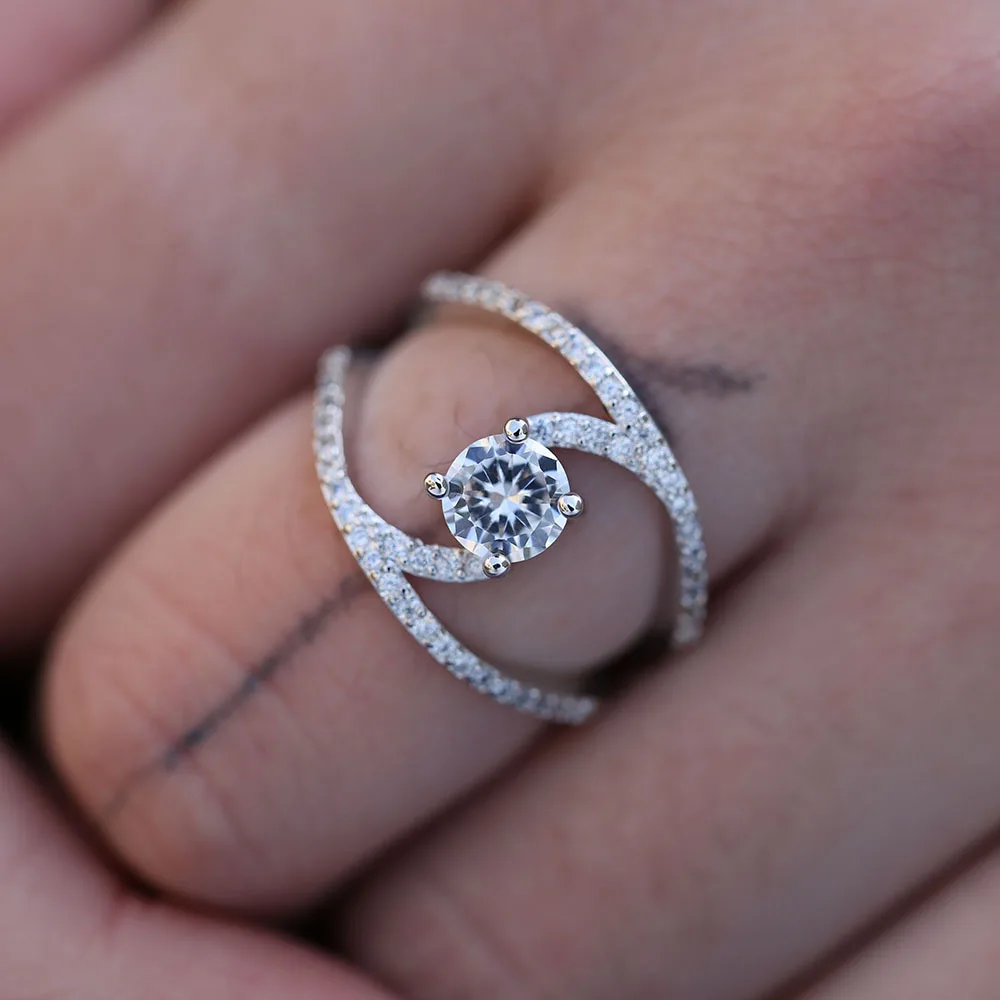 Huitan Romantic Cocktail Party Ring with Round Brilliant Cubic Zirconia Prong Setting Valentines Gift Fashion Rings for Women
Huitan Romantic Cocktail Party Ring with Round Brilliant Cubic Zirconia Prong Setting Valentines Gift Fashion Rings for Women