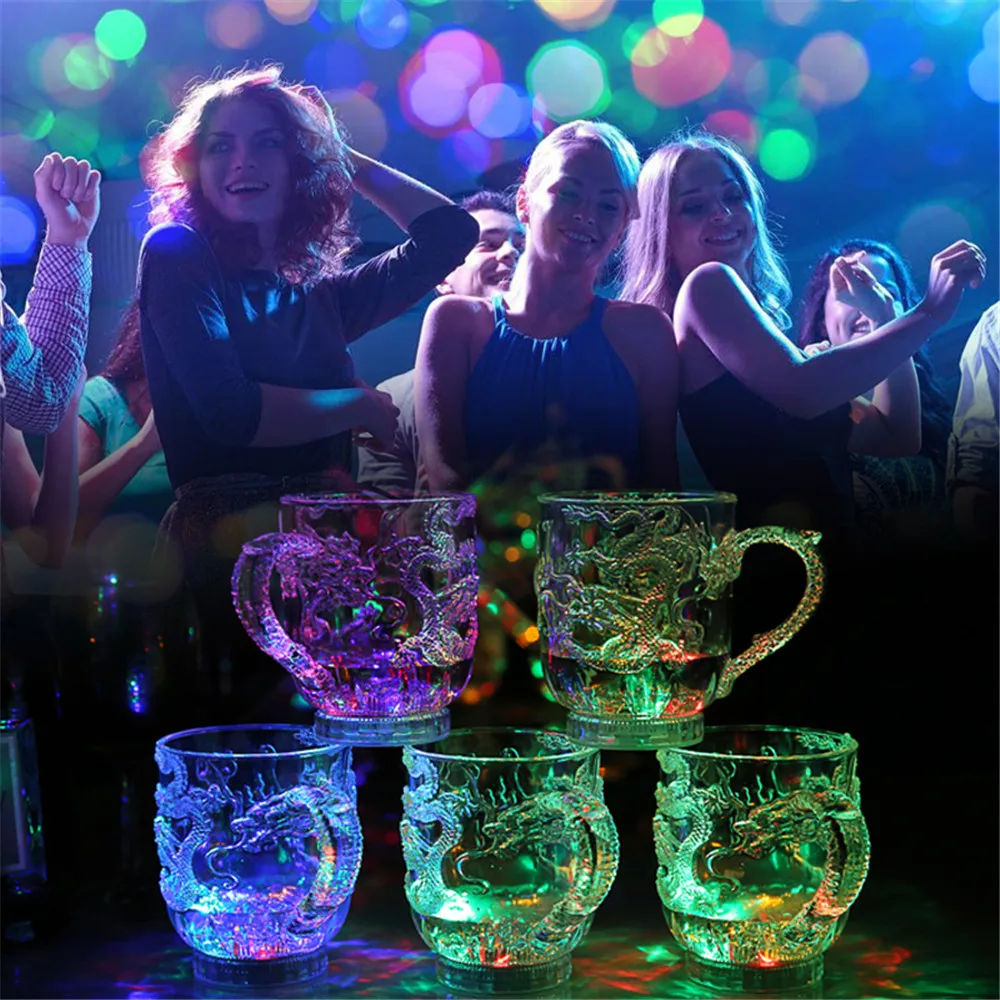 Party Supplies LED Light up Cup Automatic Water Sensing LED Flashing 3D Chinese Dragon Carved Mugs With Handle Cocktail Wine Cup
Party Supplies LED Light up Cup Automatic Water Sensing LED Flashing 3D Chinese Dragon Carved Mugs With Handle Cocktail Wine Cup