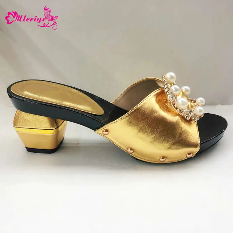 New Arrival Italian Designer Shoes Decorated with Rhinestone Wedding Shoes Bride Cristal Women Shoes Summer 2019 Parties Shoes
New Arrival Italian Designer Shoes Decorated with Rhinestone Wedding Shoes Bride Cristal Women Shoes Summer 2019 Parties Shoes