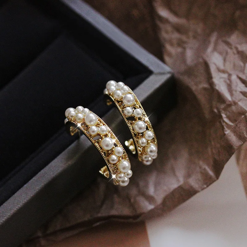 Fashion Street style High Quality arranged irregularly Simulated pearls arched shape Big Hoop Earrings Women Jewelry Travel
Fashion Street style High Quality arranged irregularly Simulated pearls arched shape Big Hoop Earrings Women Jewelry Travel