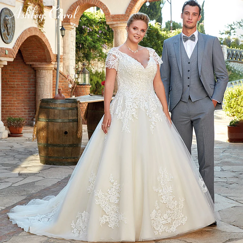 Ashley Carol Sexy V-neckline Plus Size Wedding Dress 2019 Short Lace Up Tulle Customized Vestido De Noiva Vintage Wedding Gowns
Ashley Carol Sexy V-neckline Plus Size Wedding Dress 2019 Short Lace Up Tulle Customized Vestido De Noiva Vintage Wedding Gowns