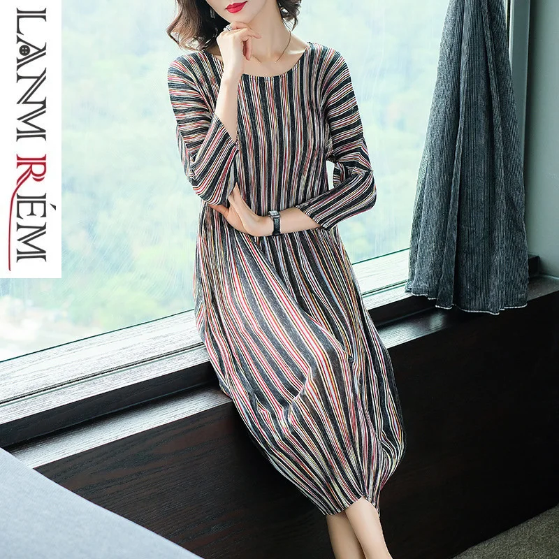 LANMREM 2019 New Fashion Women Loose Pleated Dress Striped Pattern Full Sleeve O Neck Spring Summer Casual Dresses NA908
LANMREM 2019 New Fashion Women Loose Pleated Dress Striped Pattern Full Sleeve O Neck Spring Summer Casual Dresses NA908