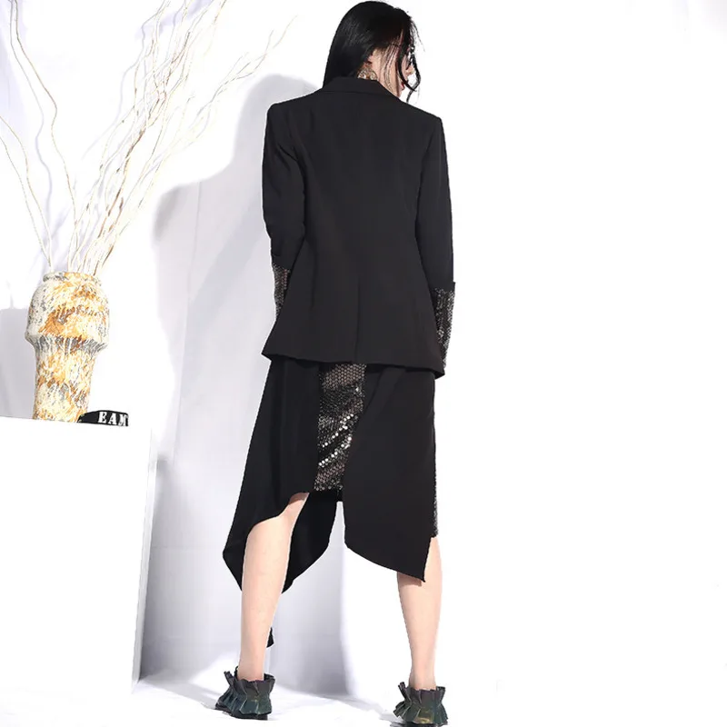Фото Женская Асимметричная юбка с отворотом DEAT черная длинными рукавами и блестками