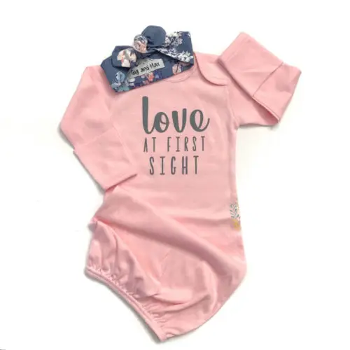 Infant Baby Girls Gowns Love at First Sight Print Sleepwear Nightgowns Mitten Cuffs Sleeper Gowns with Headband
Infant Baby Girls Gowns Love at First Sight Print Sleepwear Nightgowns Mitten Cuffs Sleeper Gowns with Headband