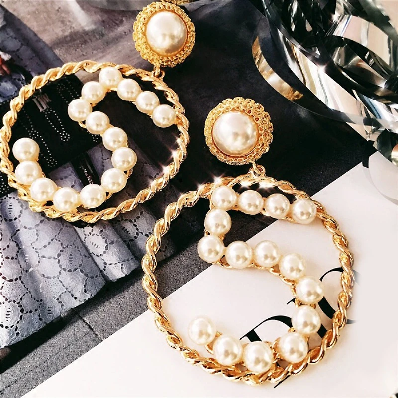 New Simulated Pearl Fashion Women Drop Earring Number 5 Big Circle Black Earrings Exaggerated personality
New Simulated Pearl Fashion Women Drop Earring Number 5 Big Circle Black Earrings Exaggerated personality