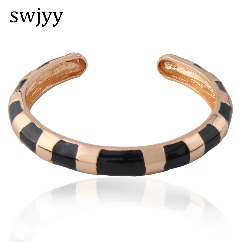 swjyy Fashion Bracelets for Woman Zinc alloy printing Bangles Open Gradient Manual for National Charm Jewelry Gift
swjyy Fashion Bracelets for Woman Zinc alloy printing Bangles Open Gradient Manual for National Charm Jewelry Gift