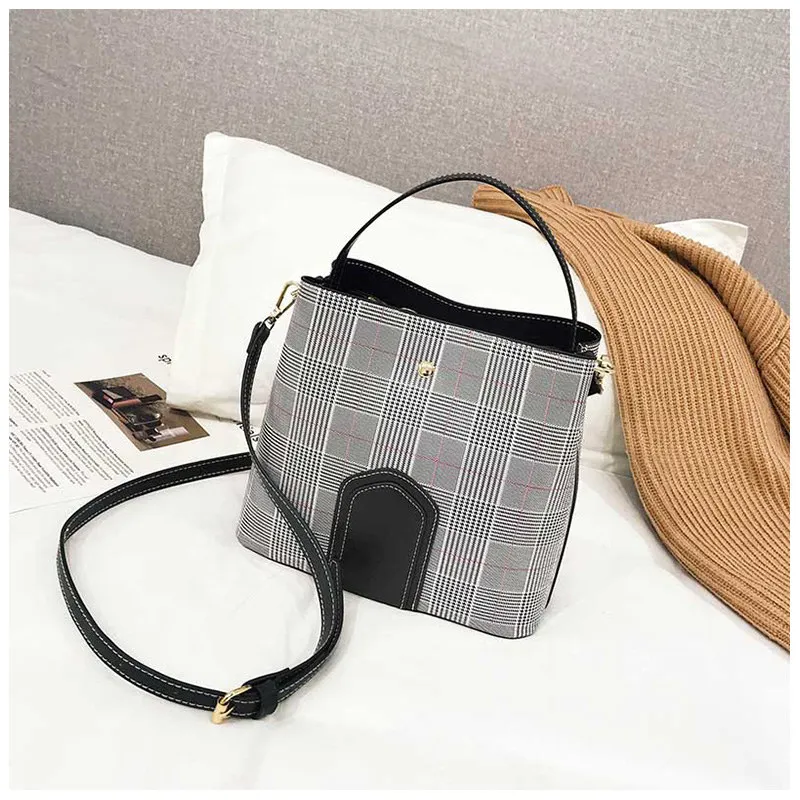 Fashion Leather High Capacity Ladies Handbags Women Messenger Bags Luxury Handbags Women Bags Designer Shoulder Messenger Bag
Fashion Leather High Capacity Ladies Handbags Women Messenger Bags Luxury Handbags Women Bags Designer Shoulder Messenger Bag