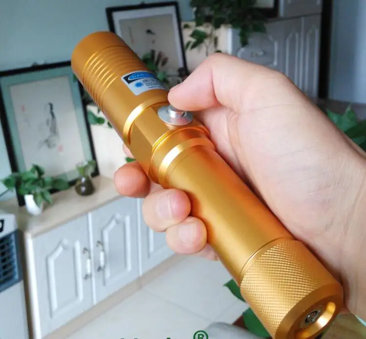 Most Powerful blue laser pointers 450nm 100000mw 100w burn match cigar cutting paper plastic burn cigarettes+glasses+gift box
Most Powerful blue laser pointers 450nm 100000mw 100w burn match cigar cutting paper plastic burn cigarettes+glasses+gift box