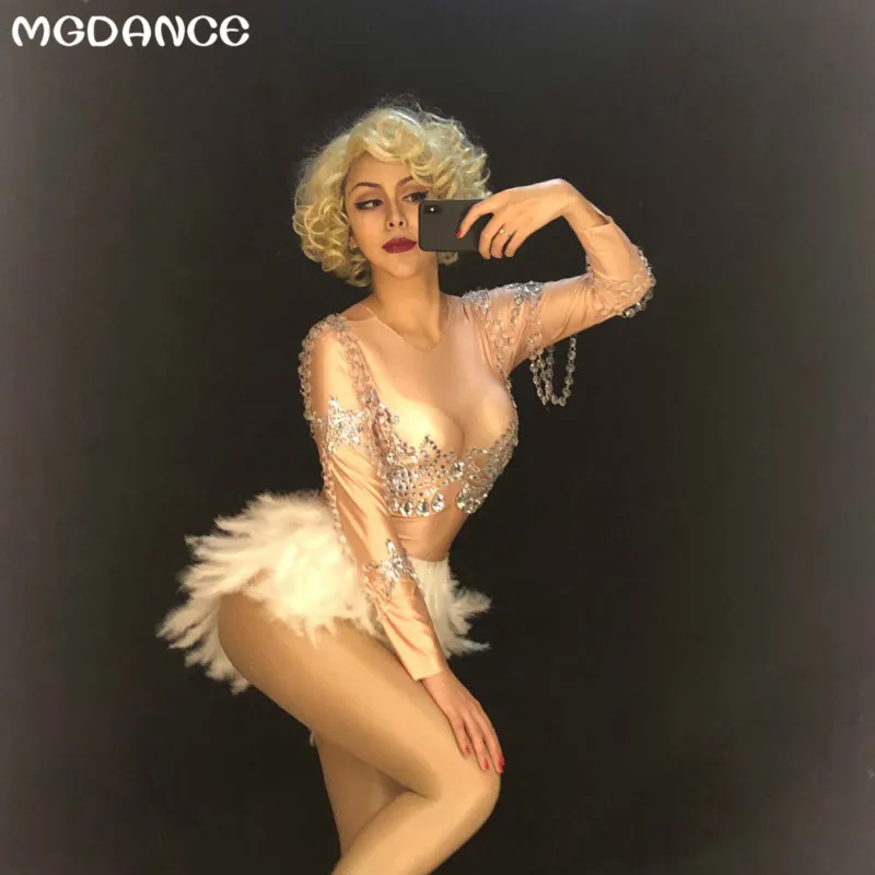 New Women Nightclub Birthday Party Jumpsuit Sexy Stage Bodysuit Short White Feather Glass Silver Big Sparkling Crystals Bodysuit
New Women Nightclub Birthday Party Jumpsuit Sexy Stage Bodysuit Short White Feather Glass Silver Big Sparkling Crystals Bodysuit