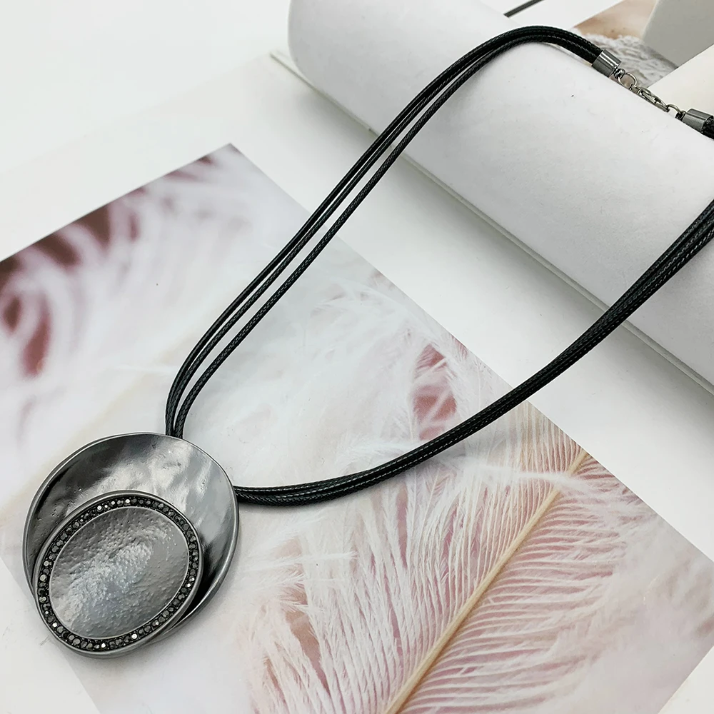 Gold/Black Color Round Alloy Pendant Necklace for Women Girls Best Birthday Gift Casual Personality Charm Jewelry
Gold/Black Color Round Alloy Pendant Necklace for Women Girls Best Birthday Gift Casual Personality Charm Jewelry
