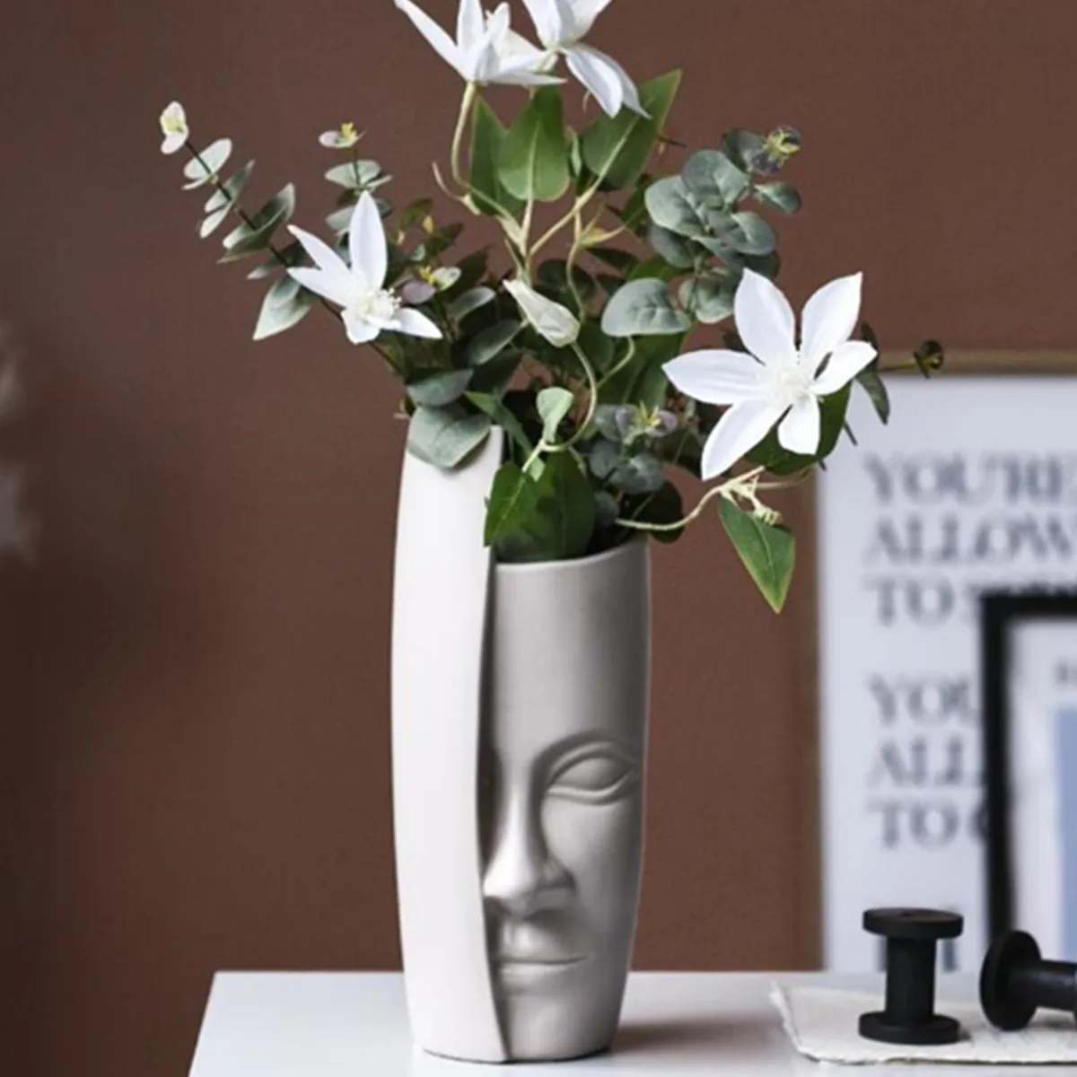 White Nordic Face Art Vase Ceramic Flower Arrangement Vase Vintage Artificial Flower Vases Creatives People Face Big Vase Pot
White Nordic Face Art Vase Ceramic Flower Arrangement Vase Vintage Artificial Flower Vases Creatives People Face Big Vase Pot