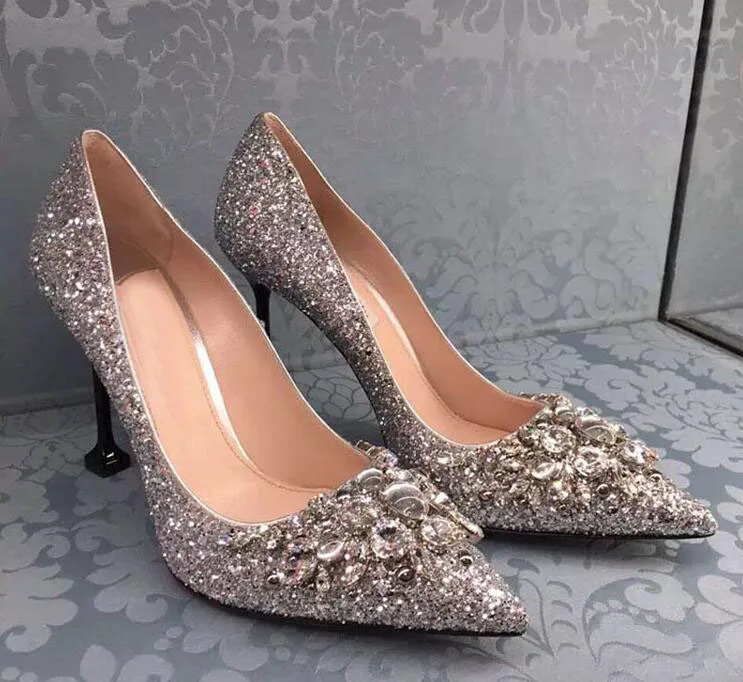 Fashion Crystal Bride Wedding Shoes Bling Bling Silver Pointed Toe Ladies High Heel Dress Shoes Sexy Rhinestone Thin Heel Pumps 
Fashion Crystal Bride Wedding Shoes Bling Bling Silver Pointed Toe Ladies High Heel Dress Shoes Sexy Rhinestone Thin Heel Pumps