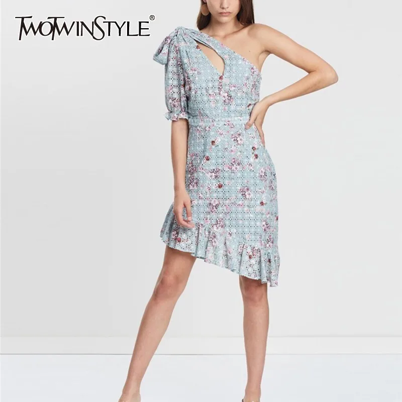 TWOTWINSTYLE Print Dress For Women One Shoulder Bandage Puff Sleeve Hollow High Waist Dresses Female 2019 Fashion Spring New
TWOTWINSTYLE Print Dress For Women One Shoulder Bandage Puff Sleeve Hollow High Waist Dresses Female 2019 Fashion Spring New