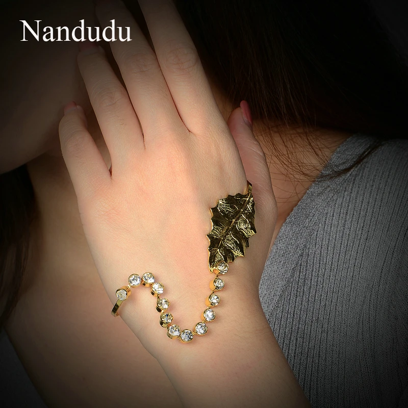 Nandudu One Leaf High Quality Crystal Hand Cuff Palm Bracelet Copper Alloy Bangle Special Design Jewelry Gift R909
Nandudu One Leaf High Quality Crystal Hand Cuff Palm Bracelet Copper Alloy Bangle Special Design Jewelry Gift R909