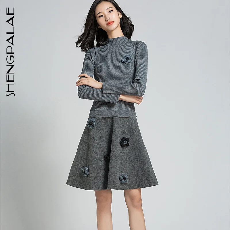 SHENGPALAE Top Quality New 2019 Autumn Winter Wool Dress Women Appliques Flowers Long Sleeve A-line Black Knitted Dress FM082
SHENGPALAE Top Quality New 2019 Autumn Winter Wool Dress Women Appliques Flowers Long Sleeve A-line Black Knitted Dress FM082