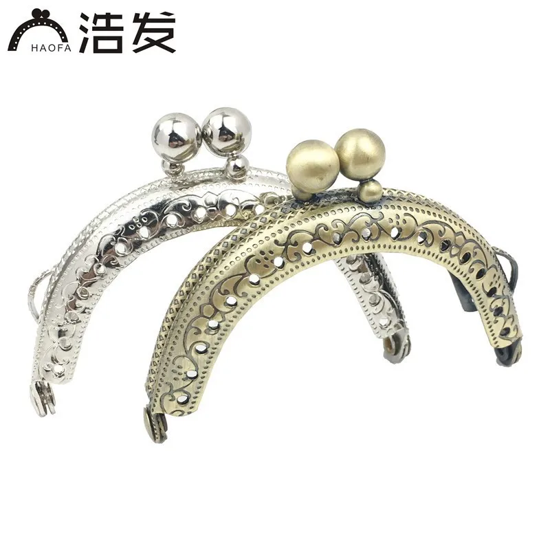 HAOFA 6.5cm Accessories for Bags Camber Pattern Metal Purse Frame Water Drop Handle Making Kiss Clasp Antique handbag Hardware
HAOFA 6.5cm Accessories for Bags Camber Pattern Metal Purse Frame Water Drop Handle Making Kiss Clasp Antique handbag Hardware
