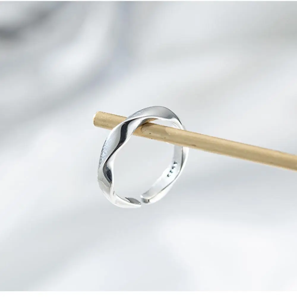 Mobius Ring 925 Sterling Silver Two-tone Female Ring Lover's Couple Rings Anniversary Bridal Wedding Bands Engagement Jewellery
Mobius Ring 925 Sterling Silver Two-tone Female Ring Lover's Couple Rings Anniversary Bridal Wedding Bands Engagement Jewellery