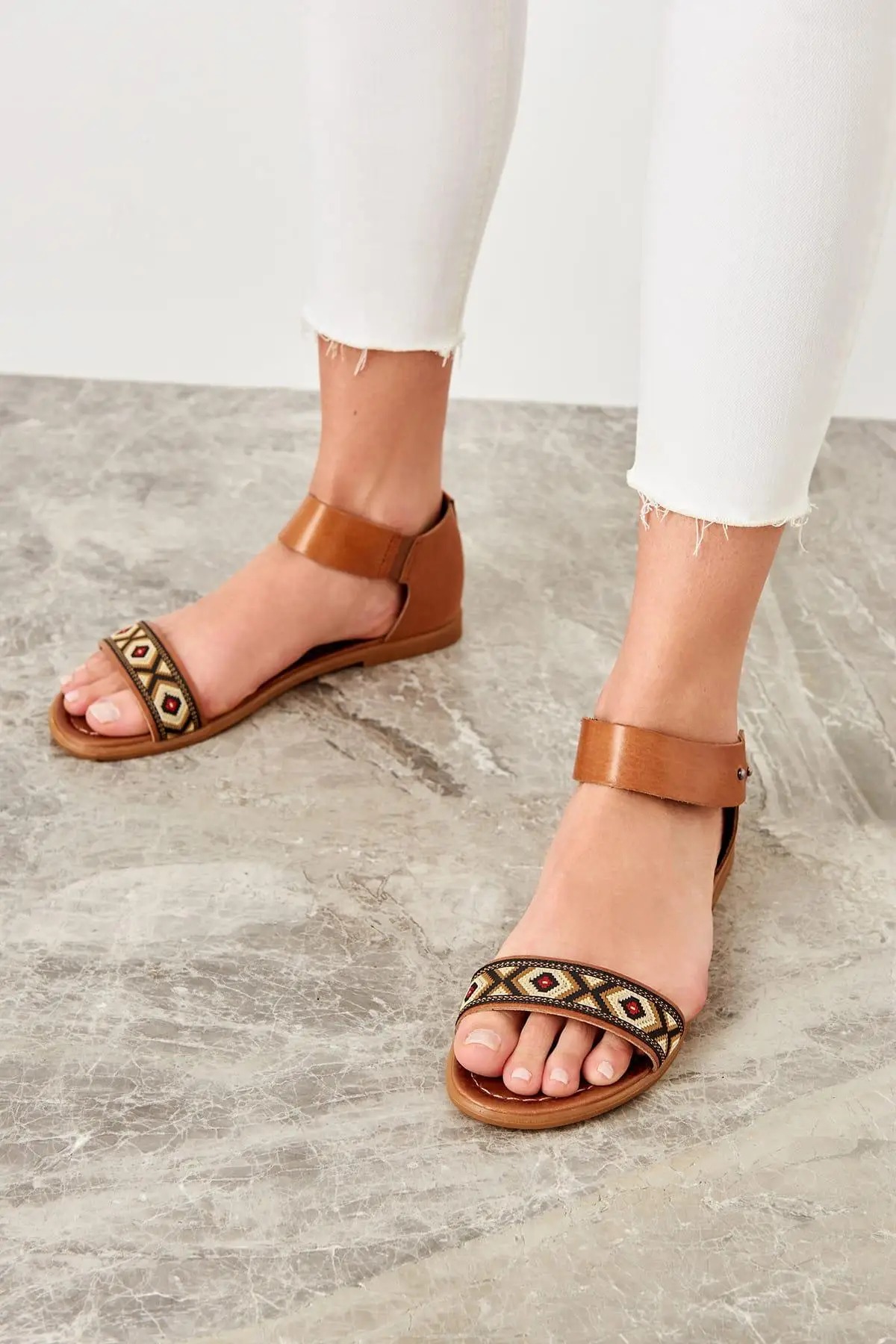 Trendyol Genuine Leather Tan Women 'S Sandals TAKSS19YS0018