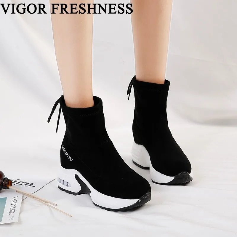VIGOR FRESHNESS Shoes Woman Ankle Boots Autumn Women Sock Boots Spring Velvet Elastics Hidden Heels Platform Sneakers 8CM WY215
VIGOR FRESHNESS Shoes Woman Ankle Boots Autumn Women Sock Boots Spring Velvet Elastics Hidden Heels Platform Sneakers 8CM WY215