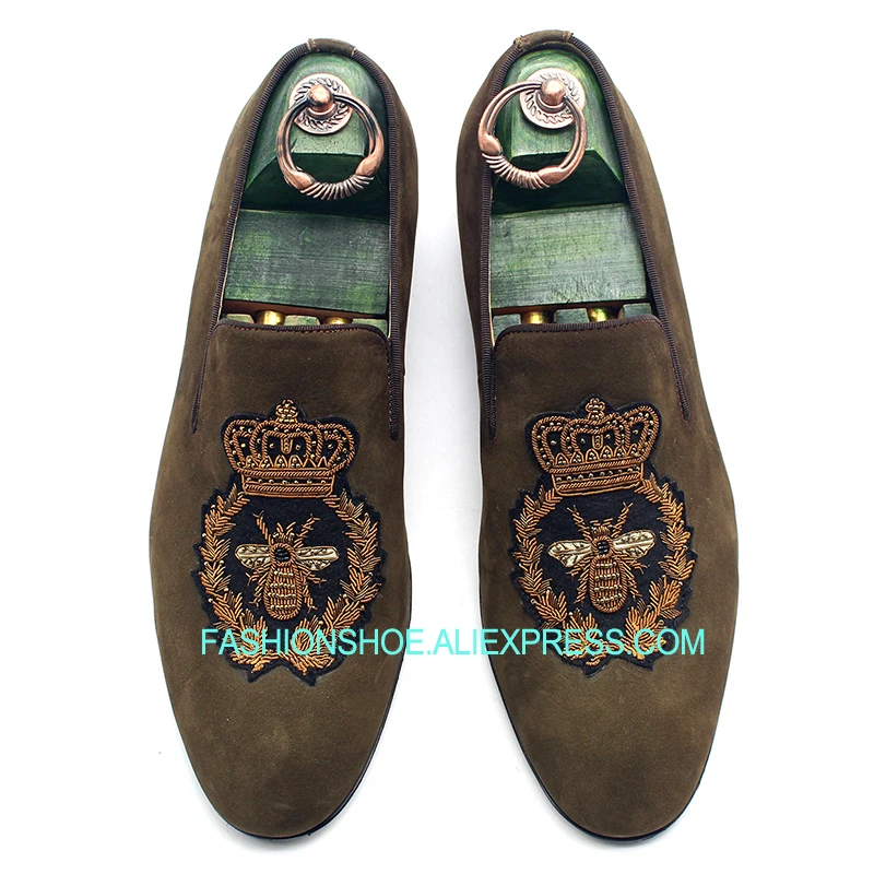 Handmade Oxfords High Top Quality Embroidery Bees Slip on Fall Cow leather Shoes Men
Handmade Oxfords High Top Quality Embroidery Bees Slip on Fall Cow leather Shoes Men