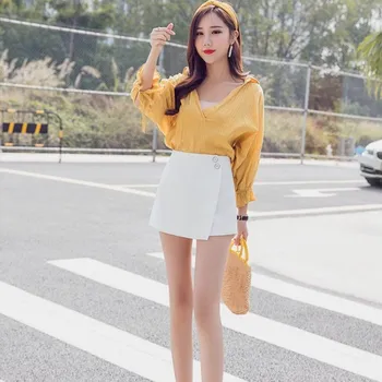 White/Black Casual Button Asymmetrical Shorts Women Spring Summer High Waist Wide Leg Shorts
White/Black Casual Button Asymmetrical Shorts Women Spring Summer High Waist Wide Leg Shorts