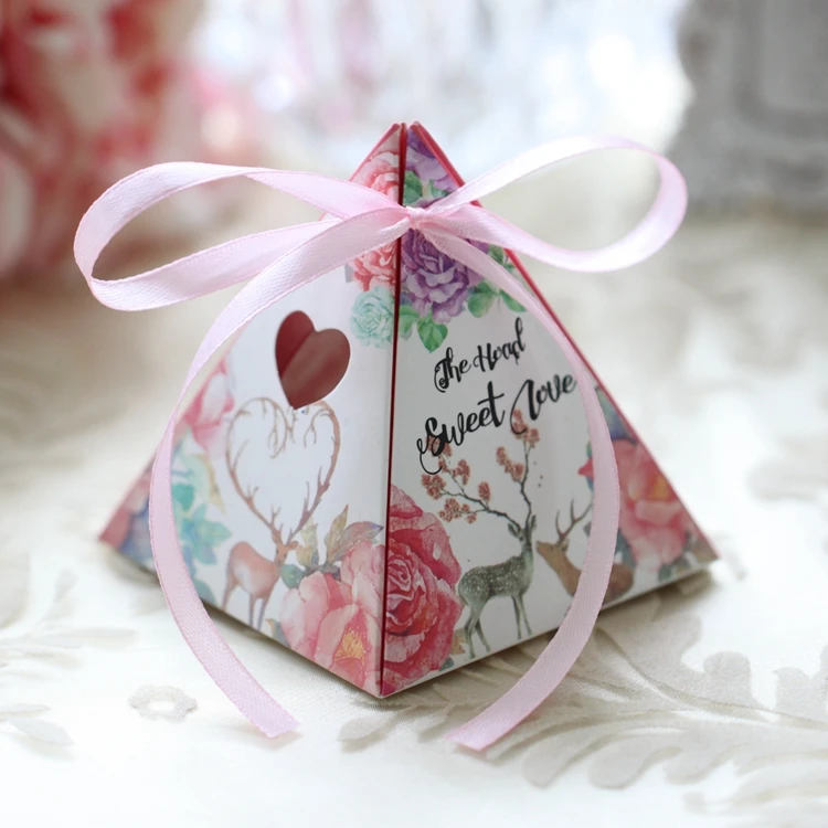50 Pcs Pyramid Gift Box Candy Packaging Party Favors Wedding Bonbonniere Heart Deer Double-sided Print Gift Wrap Present Box D3
50 Pcs Pyramid Gift Box Candy Packaging Party Favors Wedding Bonbonniere Heart Deer Double-sided Print Gift Wrap Present Box D3