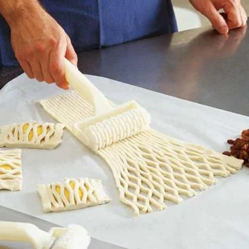 1pc Plastic Baking Tool Pull Net Wheel Knife Pizza Pastry Lattice Roller Cutter for Dough Cookie Pie Craft Kitchen Accessories
1pc Plastic Baking Tool Pull Net Wheel Knife Pizza Pastry Lattice Roller Cutter for Dough Cookie Pie Craft Kitchen Accessories