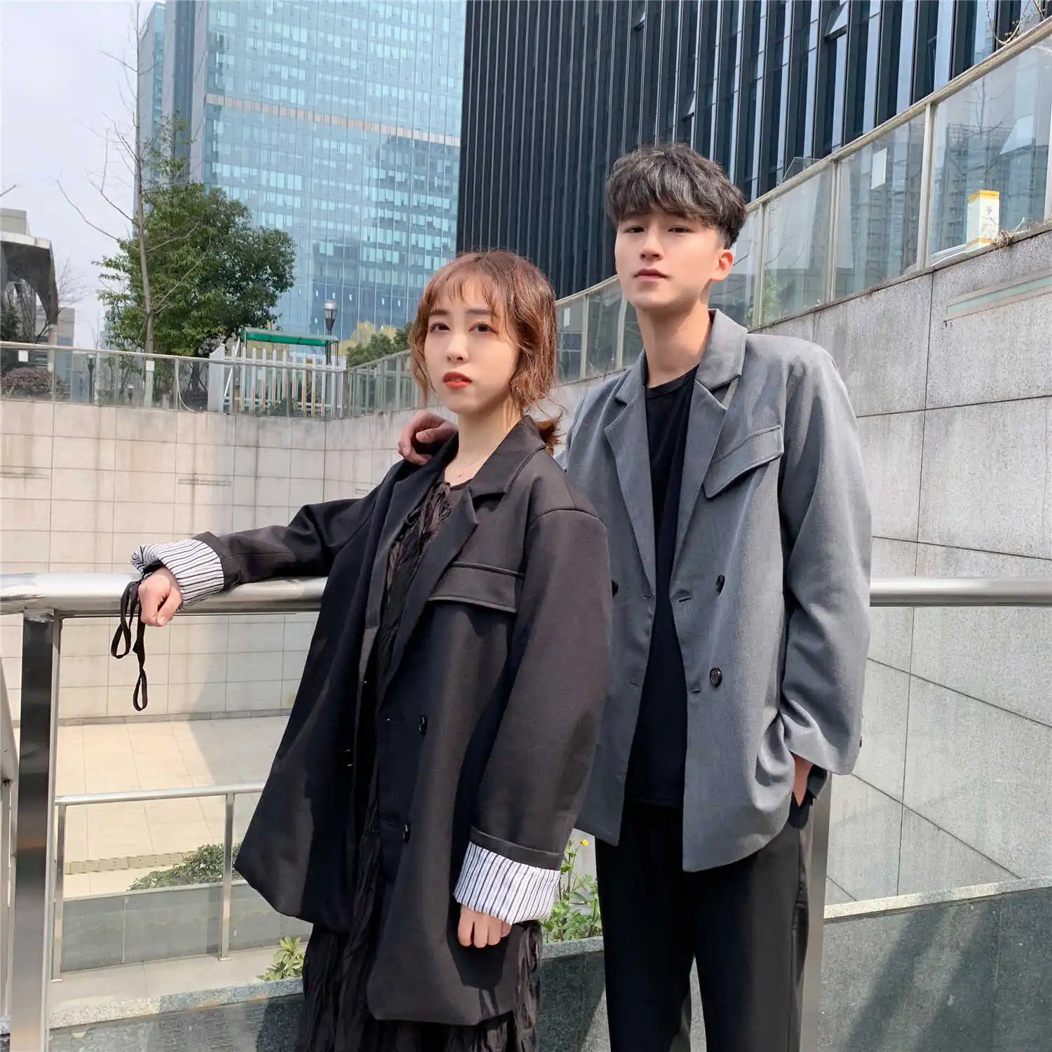 Spring And Summer New Product Lovers Dress Short Drooping Suit Loose long trench Coat men Leisure Time Man's Suit windbreaker
Spring And Summer New Product Lovers Dress Short Drooping Suit Loose long trench Coat men Leisure Time Man's Suit windbreaker