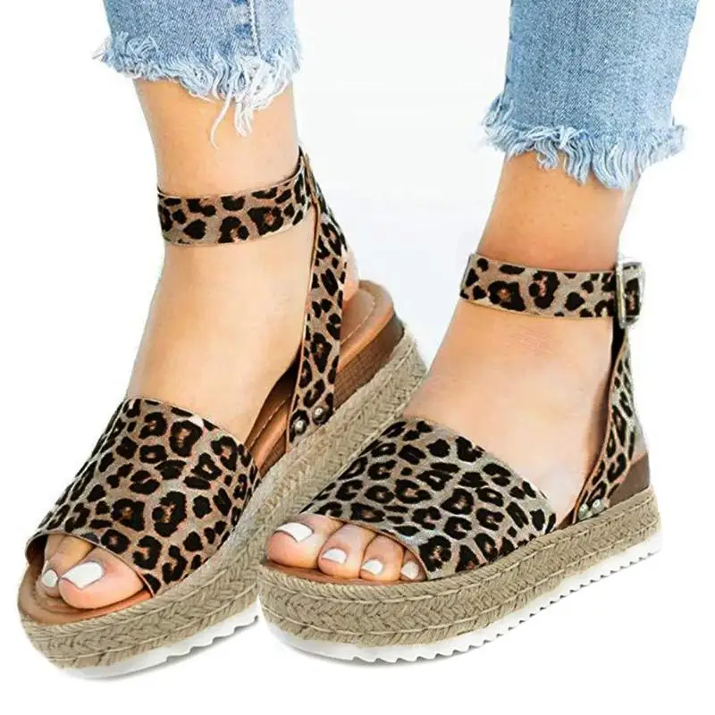 Female New Sexy Leopard Print Thick Bottom Platform Sandals Flat Heels Basic Breathable Shoe Women Summer Casual Peep Toe Shoes 
Female New Sexy Leopard Print Thick Bottom Platform Sandals Flat Heels Basic Breathable Shoe Women Summer Casual Peep Toe Shoes